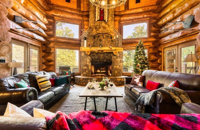 LrgLodge | View | FirePit | HotTub | Gm Rm | Bears