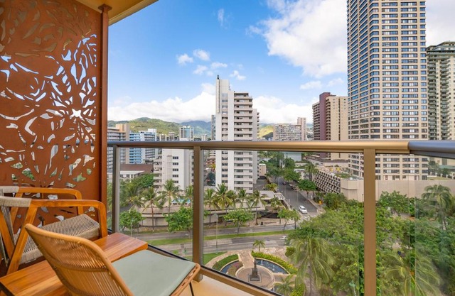 Luana Waikiki Resort #817