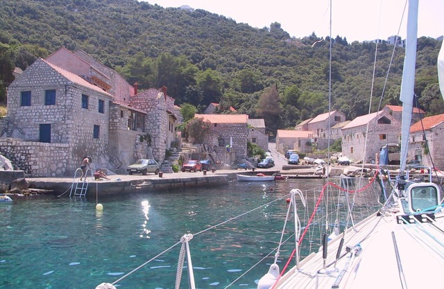 Lucica Beachfront House # 1 con A / C y WIFI en la isla de Lastovo