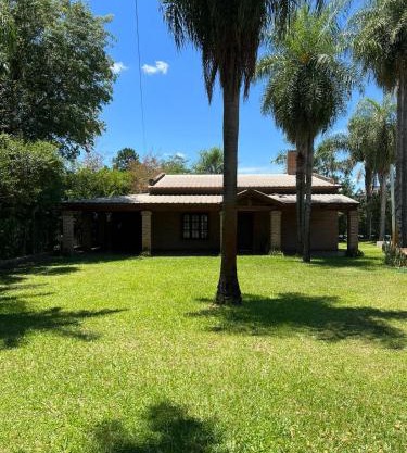 Lujoso Chalé frente al Río con Piscina