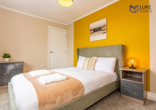 Luke Stays - Cross View Terrace