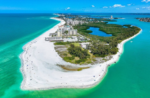 Lulu's Key House Green 1/1 Upstairs