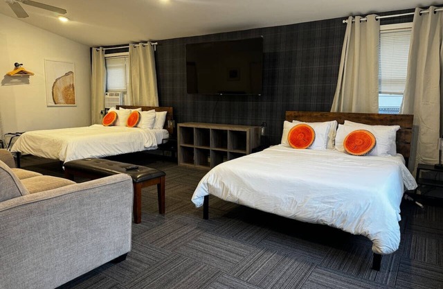 LumberJill Lodge #10 | 3 Bed Suite | Full Kitchen