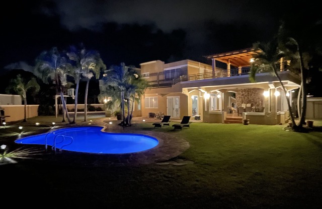 Luquillo Beach- Puerto Rico, Villa de vacaciones de 4 dormitorios con piscina y WiFi