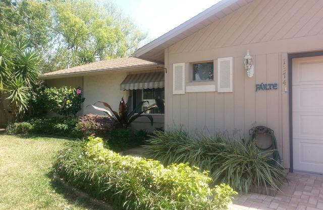 Exuberantes jardines casa piscina Ofertas entorno tranquilo pero cerca de la playa