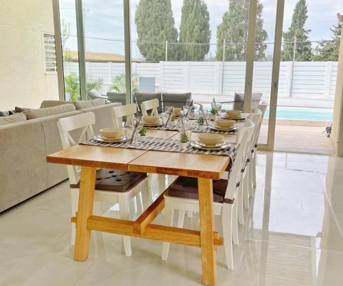 Lux & Comfy ~ Pool ~ Queen Beds