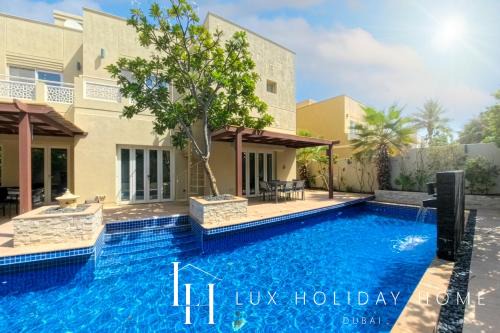 LUX The Meadows 5 Bed Villa