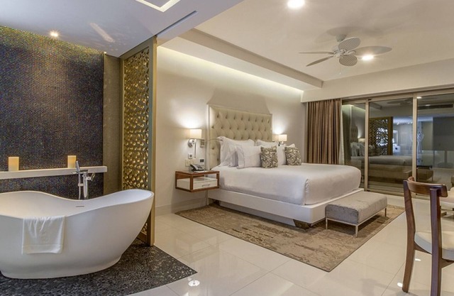 VIP Member Access 💎Luxe 3BR Oceanfront 🌊 Wraparound Terrace w/Jacuzzi ✨4198ft²