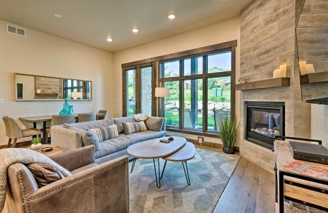 Luxe Canyons Ski Resort Condo - Walk to Ski Lift!