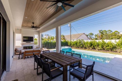 Luxe Coastal Getaway Naples Vanderbilt Beach