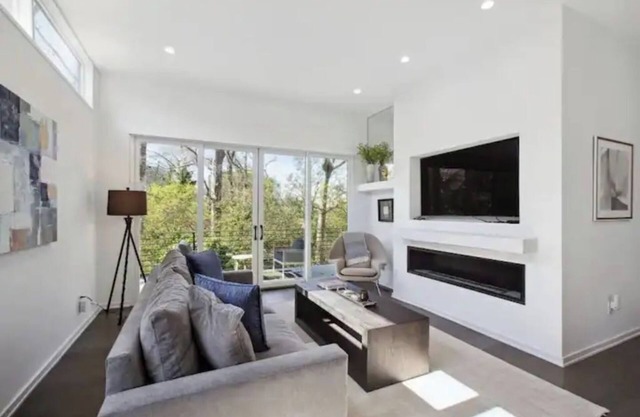 Luxe house steps away from the Beltline and PCM