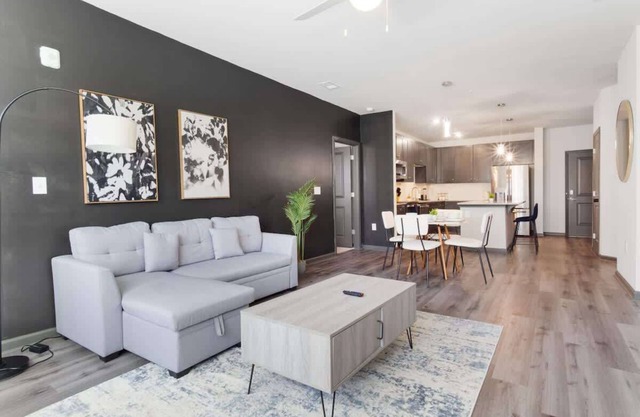 Luxe King 2 Bedroom Suite in North Raleigh!