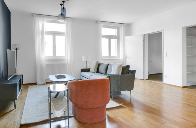 Luxe Margareten 2BR w/ Elevator near Matzleinsdorferplatz, by Blueground