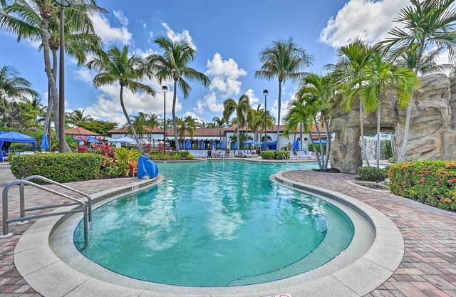 Luxe Naples Bay Resort Condo: Near Fifth Ave!