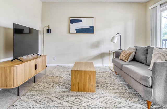 Luxe Palo Alto 1BR w/ Gym & Sun Deck, 3 mins to Stanford, by Blueground