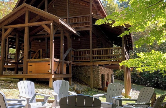 LUXE TWO | ANTLER'S GROVE *HOCKING HILLS* CLOSE TO EVERYTHING! HOT TUB, FIREPLACE,GAME ROOM,FIRE PIT