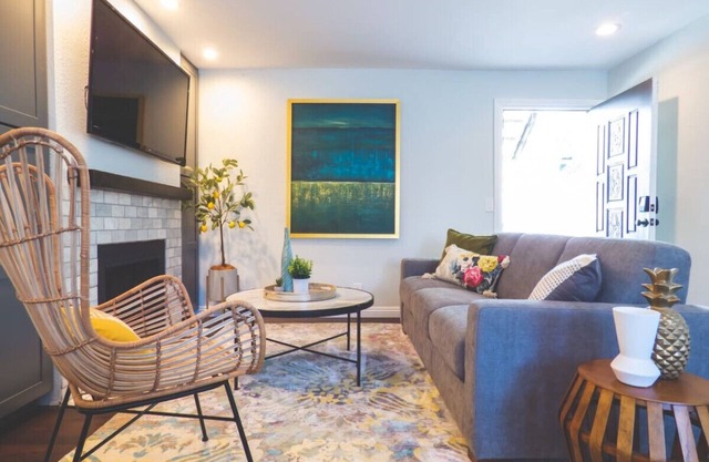 Luxe Urban Oasis | Modern Retreat in Uptown