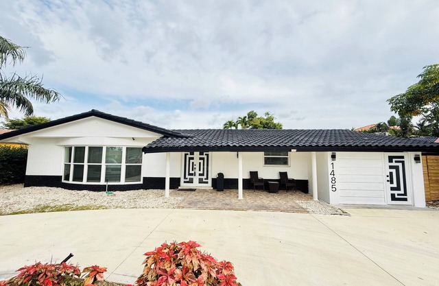 Luxe Waterfront Getaway