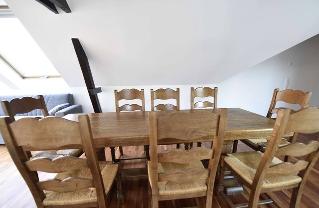 Lujoso apartamento de 4 habitaciones de 130 m2 con sauna, baño, ducha y WiFi.