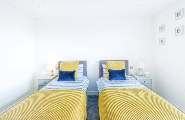 Luxurious 2 Bedroom Seaside Escape