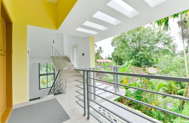 Lujosa casa de 2 BHK en medio de exuberante vegetación y en un ambiente de pueblo.