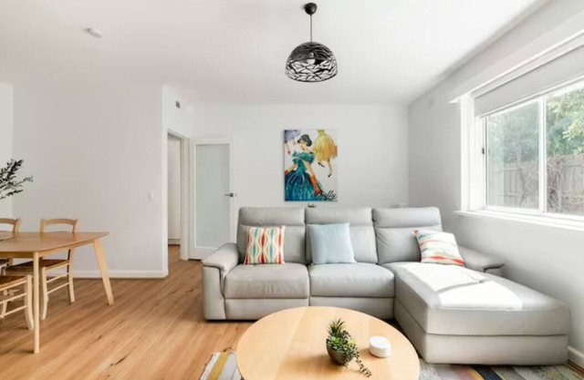 Luxurious 2br: Near Showgrounds & Racecourse!