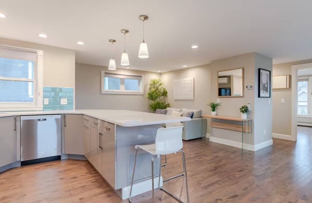 Luxurious 2BR Penthouse / Ocean Views / East End