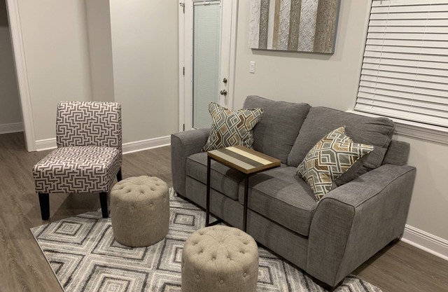 Lujoso apartamento en el segundo piso del centro con balcón.