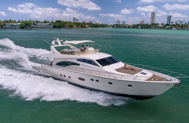 Luxurious 3 bedroom yacht