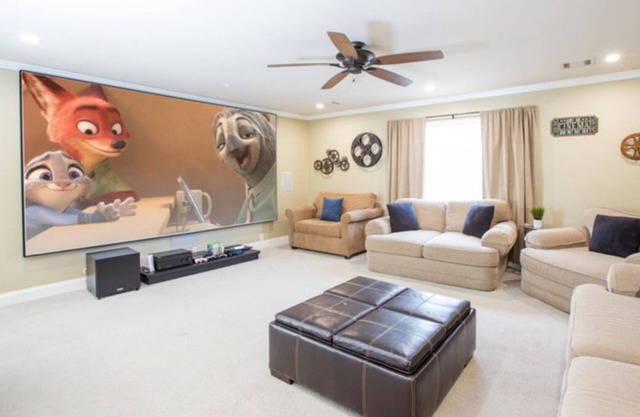 Luxurious 4bdrm/13 guest home near Lackland AFB BMT/SeaWorld/Downtown