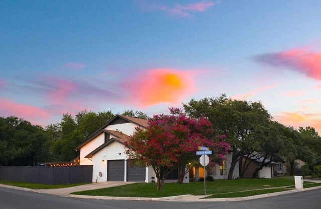 Luxurious 4BR 3BA with Private Relaxing Pool