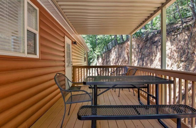 Luxurious 4BR Mountain Haven with Parking