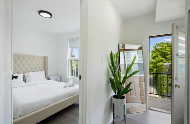 Luxurious 4BR with Sunny Deck Balcony