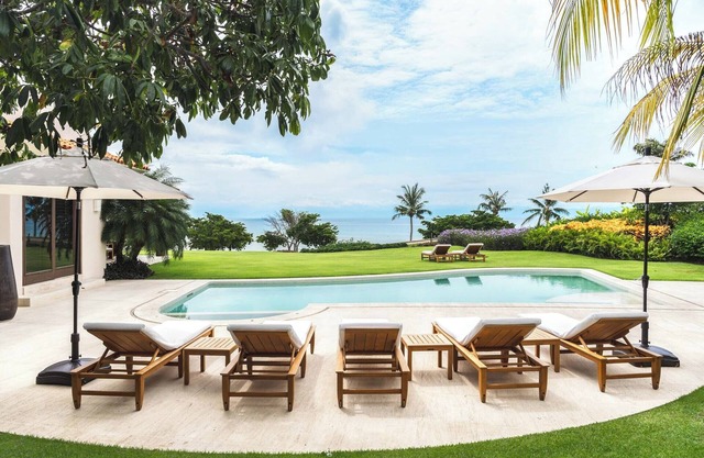 Villa privada de lujo frente al mar/ dentro de Punta Mita/ Servicio de personal