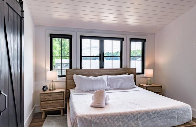 ¡Lujoso apartamento de 6 habitaciones y 6 baños en el lago Muskoka! ¡Cobertizo!