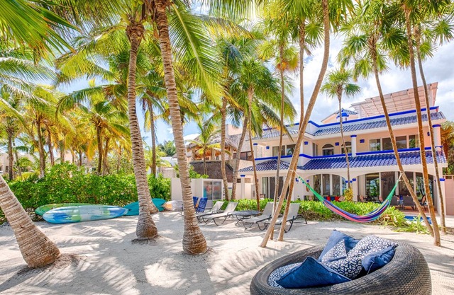 Casa Cielo: 4 dormitorios, 4. 5 BA Villa en Akumal, capacidad para 8