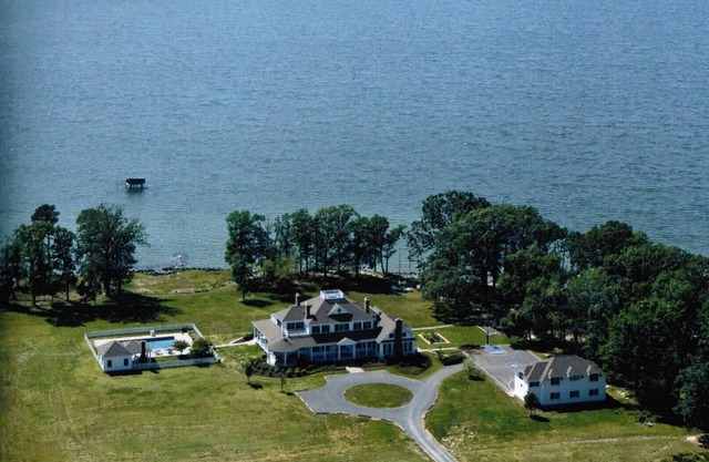 Lujoso y extremadamente privada Waterfront Estate (TRISTE - No Bodas)