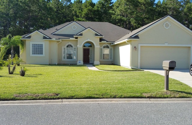 Casa unifamiliar lujosa y espaciosa (lado oeste)