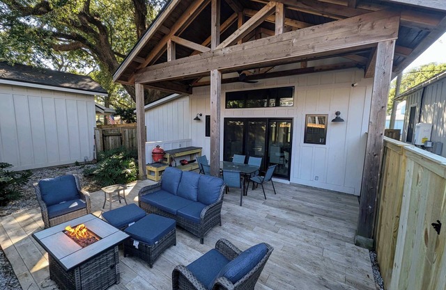 Luxurious East Hill Guest House w/ King Bed!