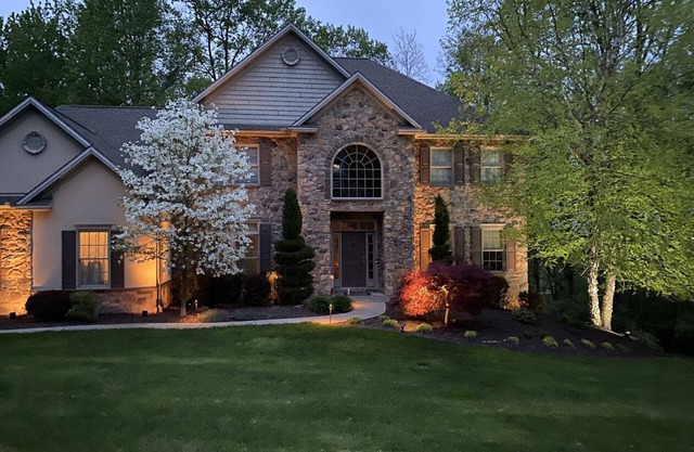 Luxurious four bedroom Home with private Jacuzzi