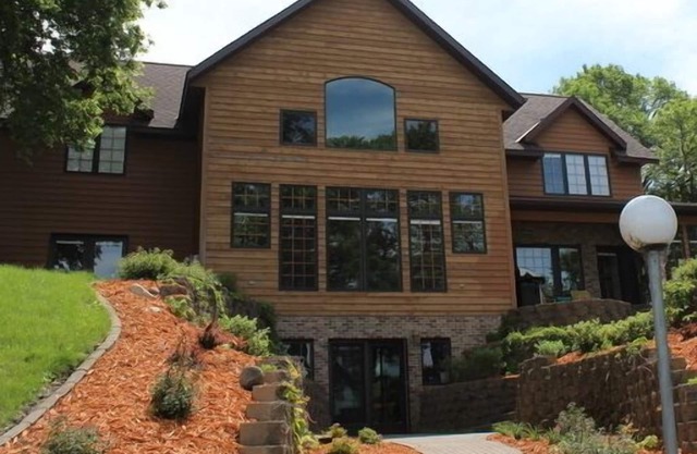 Lujosa casa de pino nudoso en Crystal Clear Green Lake en Spicer, Minnesota