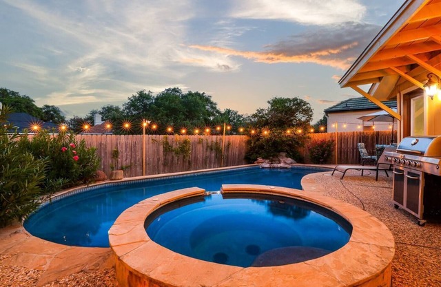 Luxurious Oasis w/ Serene Pool, Games & Fire pit