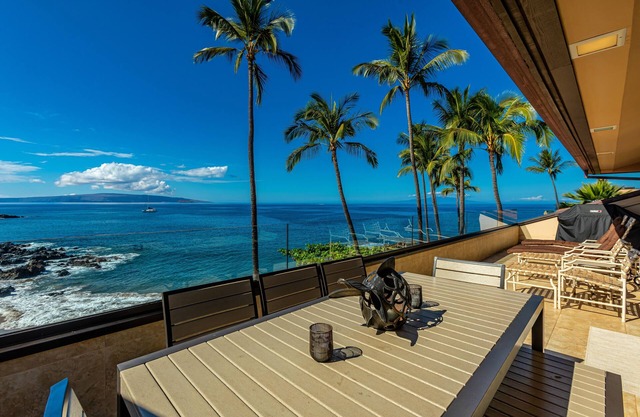 Lujo frente al mar Makena Surf Tres Bedroom Condo - remodelado y actualizado