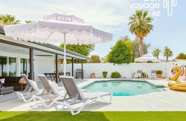 Luxurious Old Town Scottsdale Getaway Heated Pool