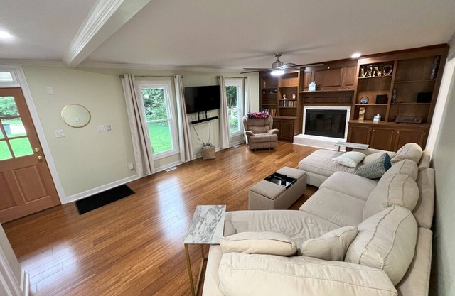 Luxurious, Pet-Friendly, 6-bed home near RDU and North Hills w/ 2-car garage