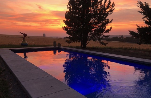 Puestas de sol junto a la piscina y finca privada, cerca de la ciudad