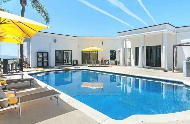 Lujoso Resort Style 3BR con impresionantes vistas al mar, piscina, spa y sauna