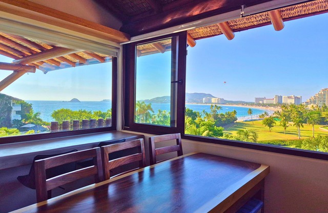 ¡Lujosa Residencia Frente Al Mar con Jacuzzi Privado y Vista Increíble!