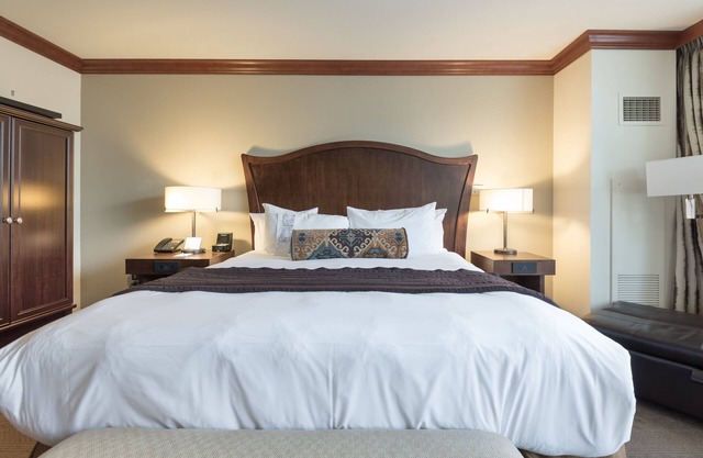 Lujoso y amplio estudio de esquí in / out en el Resort at Squaw Creek.