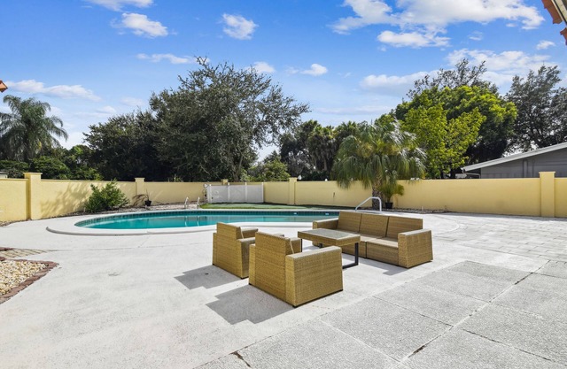 Luxurious Spacious Modern House w/ AC + Heated Pool